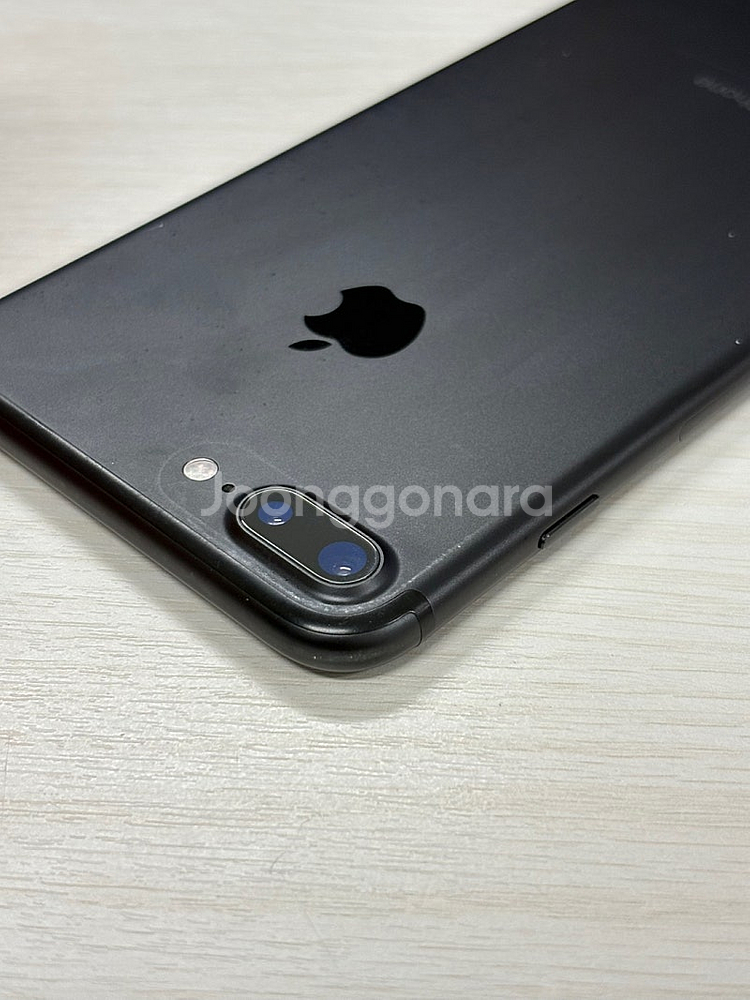 아이폰 7플러스 블랙색상 128용량 상태좋은 무잔상 미파손 단말기 14만 판매합니다--5